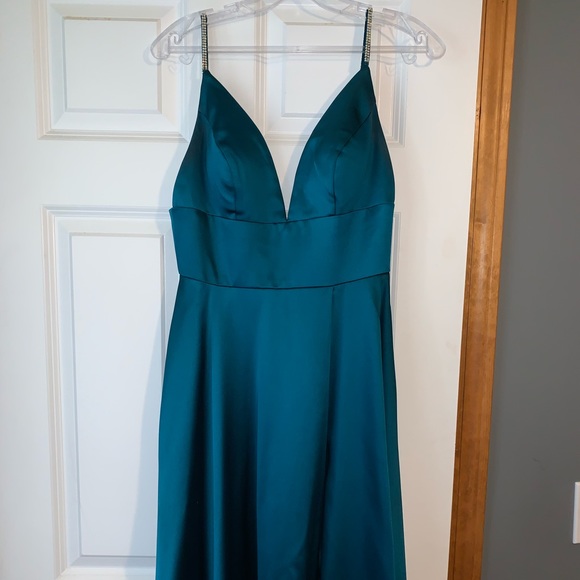 PROM DRESS 😍 - Picture 5 of 8